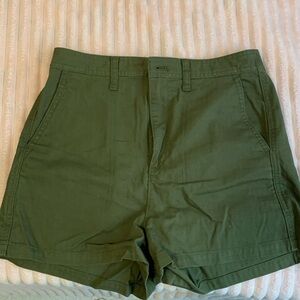 Madewell shorts size small khaki color, new with tag